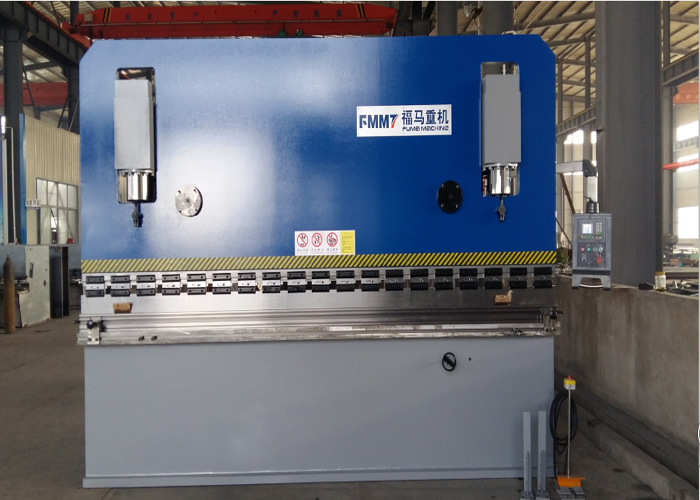 液(ye)壓闆料折(she)彎機160T4000