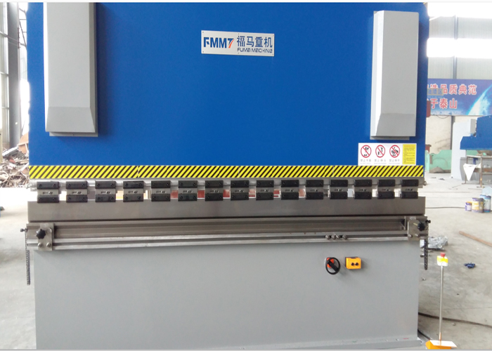 液壓闆(pǎn)料折彎機(jī)100T3200