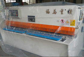 出口(kǒu)型4×2500液壓擺式剪闆(pan)機