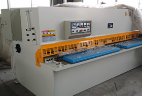 QC12Y-6*3200液壓(yā)擺式剪闆機